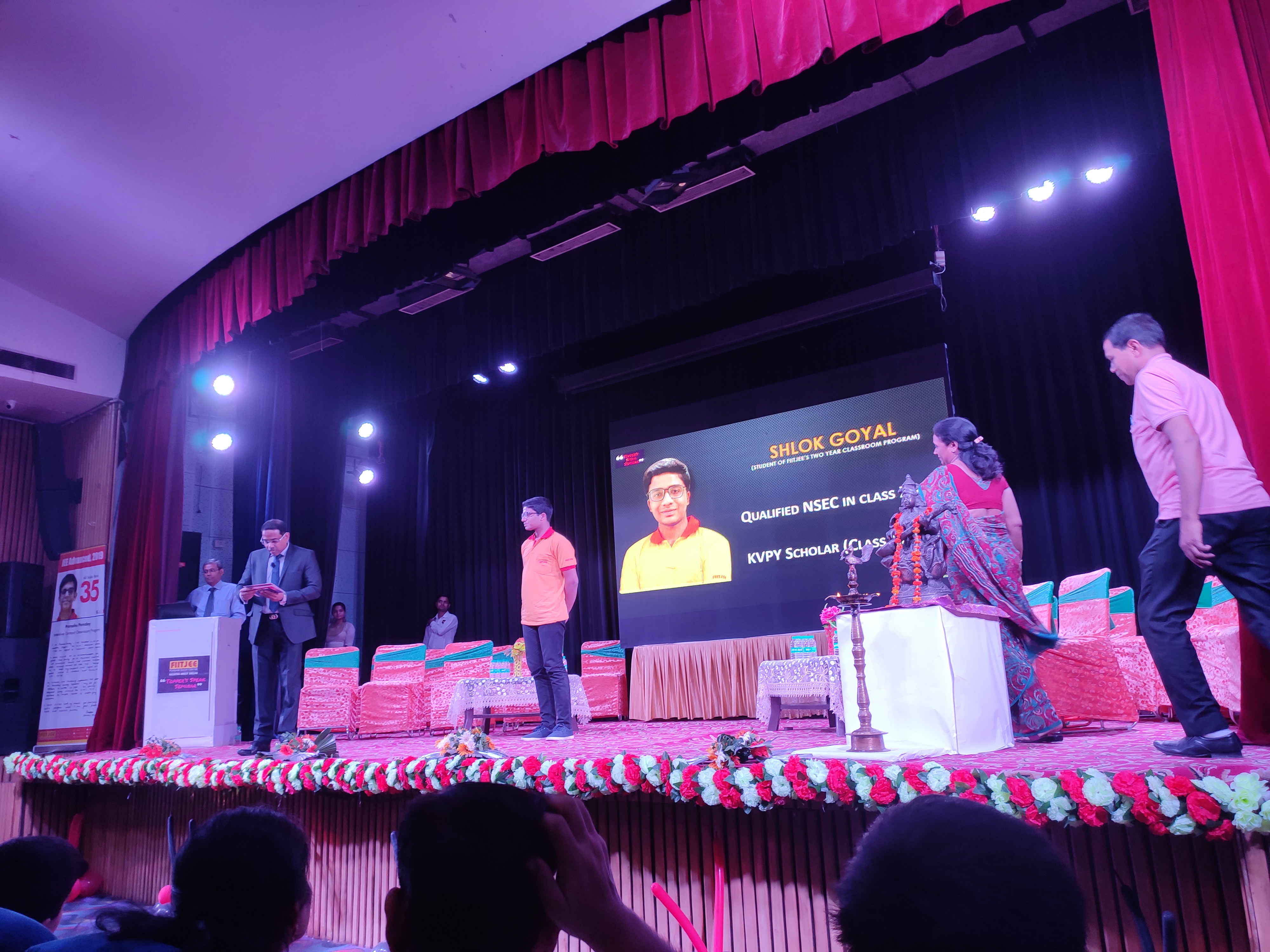 Pic of FIITJEE award distribution ceremony for jee advanced result